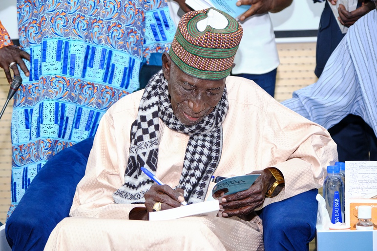 Professeur Mamadou Moustapha Kassé « Alternative vers une société de développement humain ». 