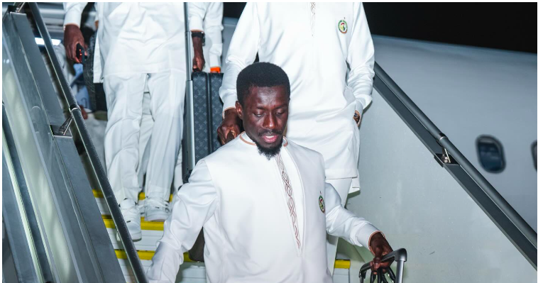 CAN 2025 : les Lions débarquent à Tanger sous la pluie avec Assane Diao