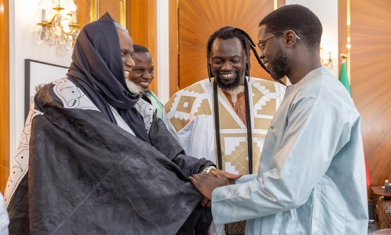 Palais : Diomaye Faye honore Cheikh Ndiguel Sène pour son combat pour l&rsquo;éducation